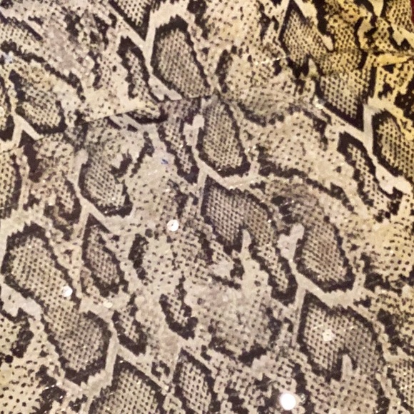 Cache Halter Top - Picture 2 of 4